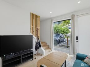 918 N 100th Street B, Seattle WA 98133