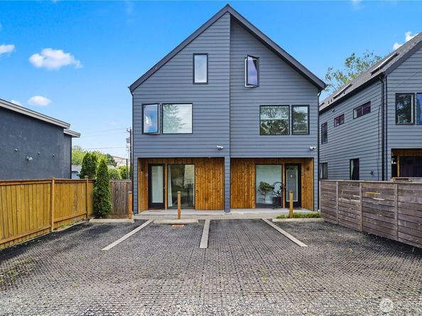 918 N 100th Street B, Seattle WA 98133