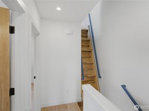 918 N 100th Street B, Seattle WA 98133