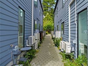 918 N 100th Street B, Seattle WA 98133