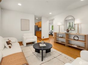 15033 70th Avenue NE, Kenmore WA 98028
