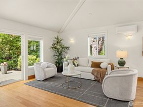 15033 70th Avenue NE, Kenmore WA 98028