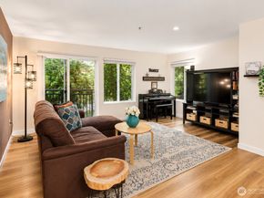 5501 Lakemont Boulevard SE 102, Bellevue WA 98006