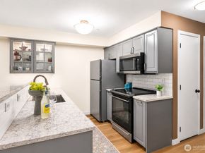 5501 Lakemont Boulevard SE 102, Bellevue WA 98006