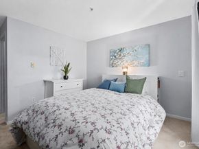 5501 Lakemont Boulevard SE 102, Bellevue WA 98006