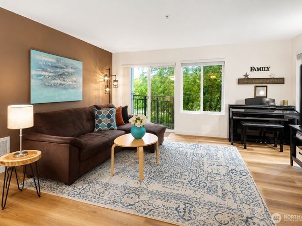 5501 Lakemont Boulevard SE 102, Bellevue WA 98006