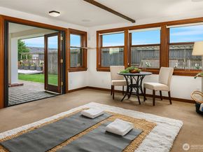 2409 29th Avenue W, Seattle WA 98199