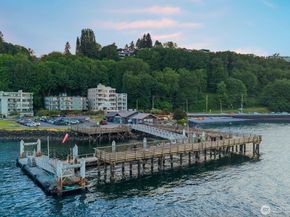 2349 Harbor Avenue SW 701, Seattle WA 98126