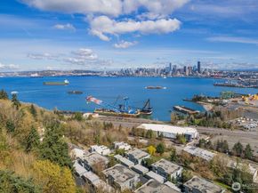 2349 Harbor Avenue SW 701, Seattle WA 98126