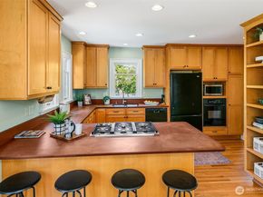 1002 NW 70th Street, Seattle WA 98117
