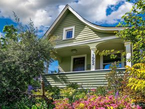 1002 NW 70th Street, Seattle WA 98117