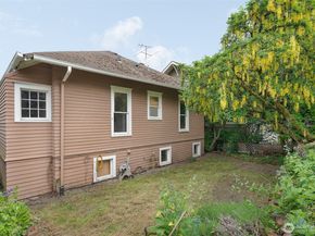4651 1st Avenue NE, Seattle WA 98105