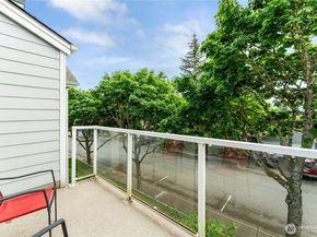 22215 SE 42nd Lane 2079, Issaquah WA 98029