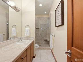 18603 E Spring Lake Drive SE, Renton WA 98058