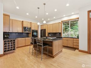 18603 E Spring Lake Drive SE, Renton WA 98058