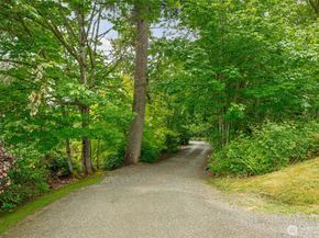 18603 E Spring Lake Drive SE, Renton WA 98058