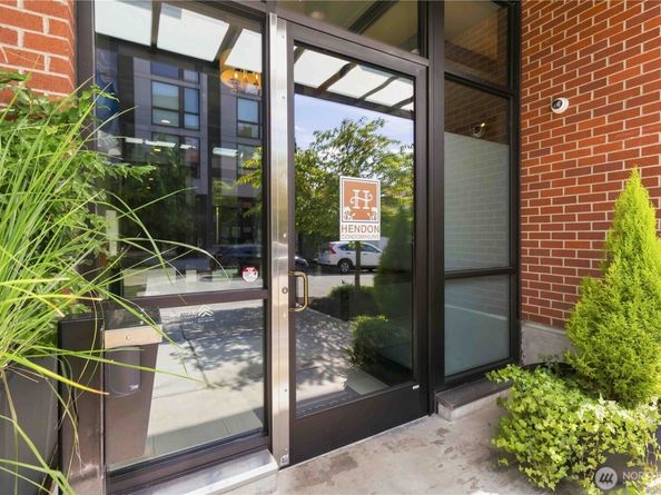 6800 Greenwood Avenue N 303, Seattle WA 98103