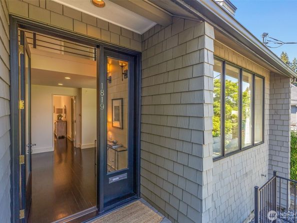 1819 39th Avenue E, Seattle WA 98112