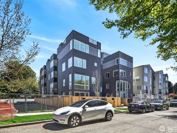 6318 41st Avenue SW E, Seattle WA 98136