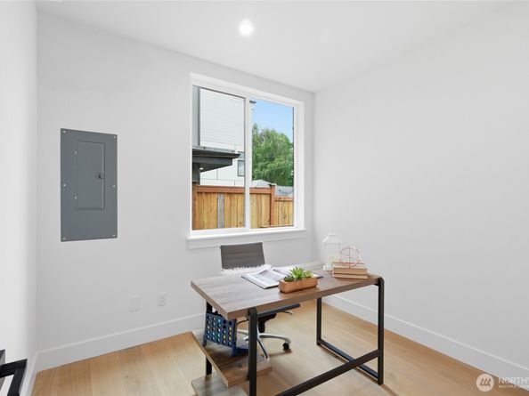 6223 9th Avenue NE, Seattle WA 98115