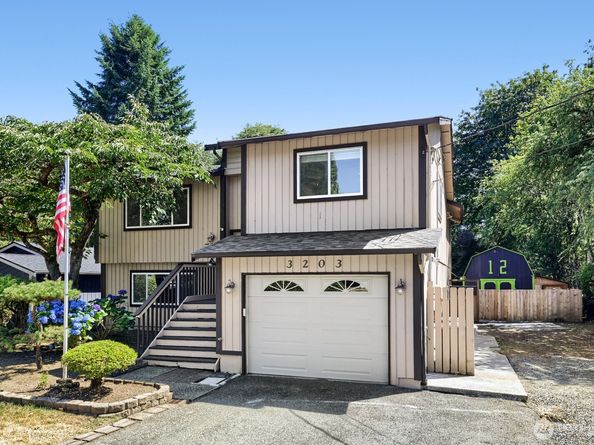 3203 NE 195th St, Lake Forest Park WA 98155