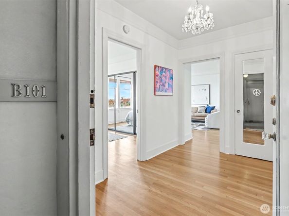 1808 Bigelow Avenue N 101B, Seattle WA 98109