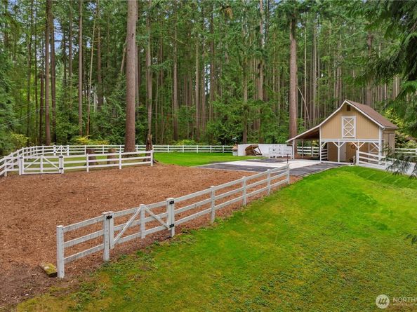 16 Bridlewood Circle, Kirkland WA 98033