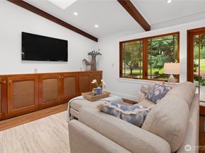 16 Bridlewood Circle, Kirkland WA 98033