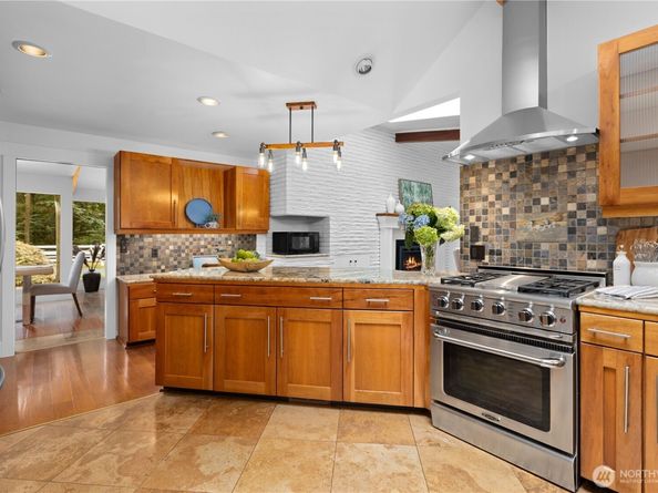 16 Bridlewood Circle, Kirkland WA 98033