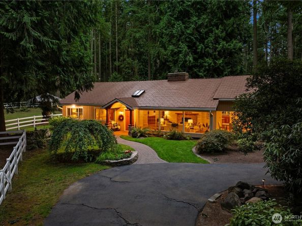 16 Bridlewood Circle, Kirkland WA 98033