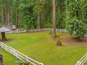 16 Bridlewood Circle, Kirkland WA 98033