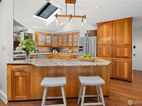 16 Bridlewood Circle, Kirkland WA 98033