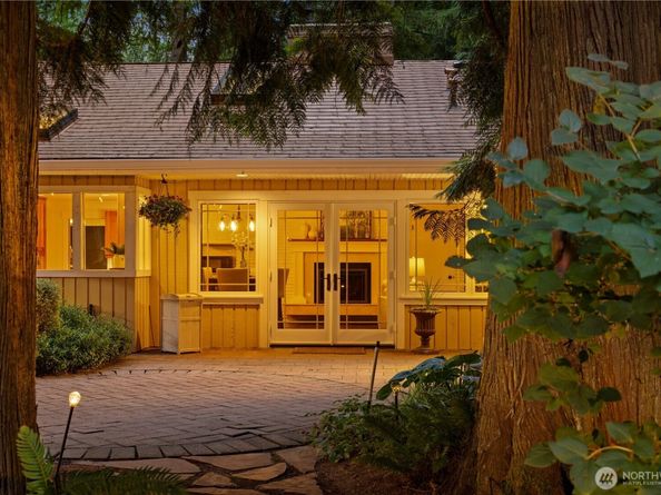 16 Bridlewood Circle, Kirkland WA 98033