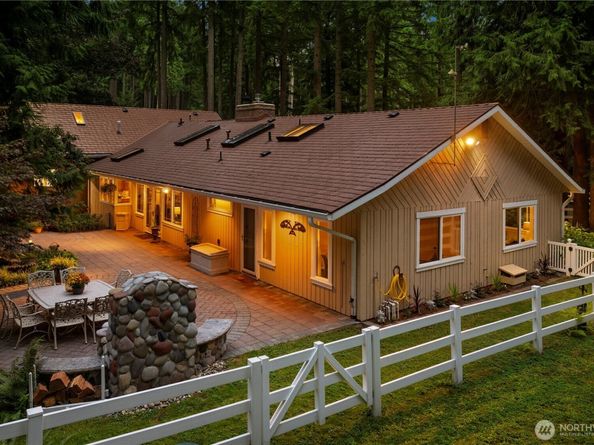 16 Bridlewood Circle, Kirkland WA 98033
