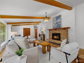 16 Bridlewood Circle, Kirkland WA 98033