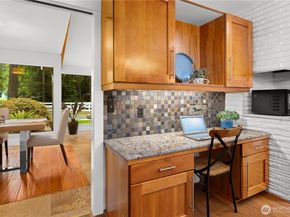 16 Bridlewood Circle, Kirkland WA 98033