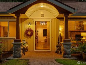 16 Bridlewood Circle, Kirkland WA 98033