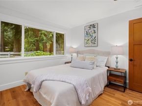 16 Bridlewood Circle, Kirkland WA 98033