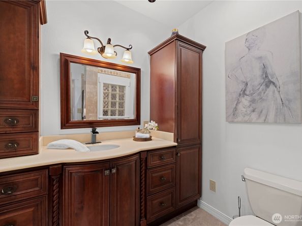 16 Bridlewood Circle, Kirkland WA 98033