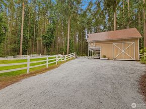 16 Bridlewood Circle, Kirkland WA 98033