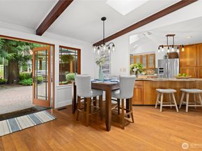 16 Bridlewood Circle, Kirkland WA 98033
