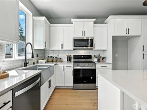 19 Meridian Avenue SE CR 08, Bothell WA 98012
