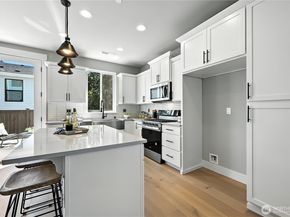 19 Meridian Avenue SE CR 08, Bothell WA 98012