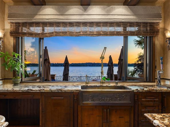 3639 W Mercer Way, Mercer Island WA 98040