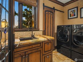 3639 W Mercer Way, Mercer Island WA 98040