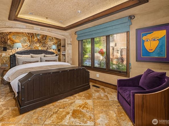 3639 W Mercer Way, Mercer Island WA 98040