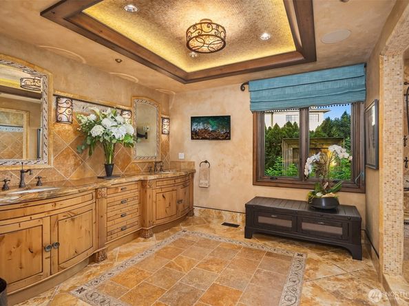 3639 W Mercer Way, Mercer Island WA 98040