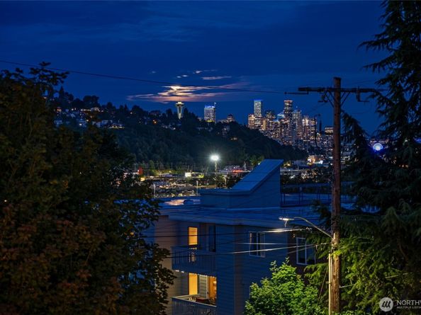 2312 W Boston Street 201, Seattle WA 98199