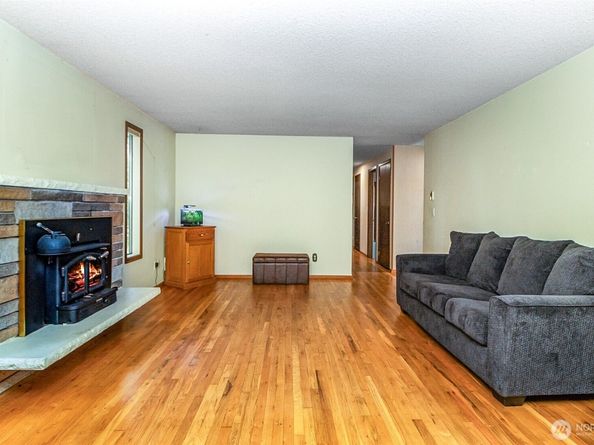 15729 Larch Way, Lynnwood WA 98087