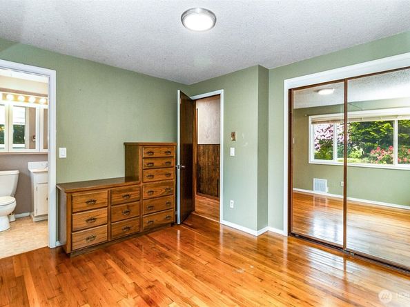 15729 Larch Way, Lynnwood WA 98087